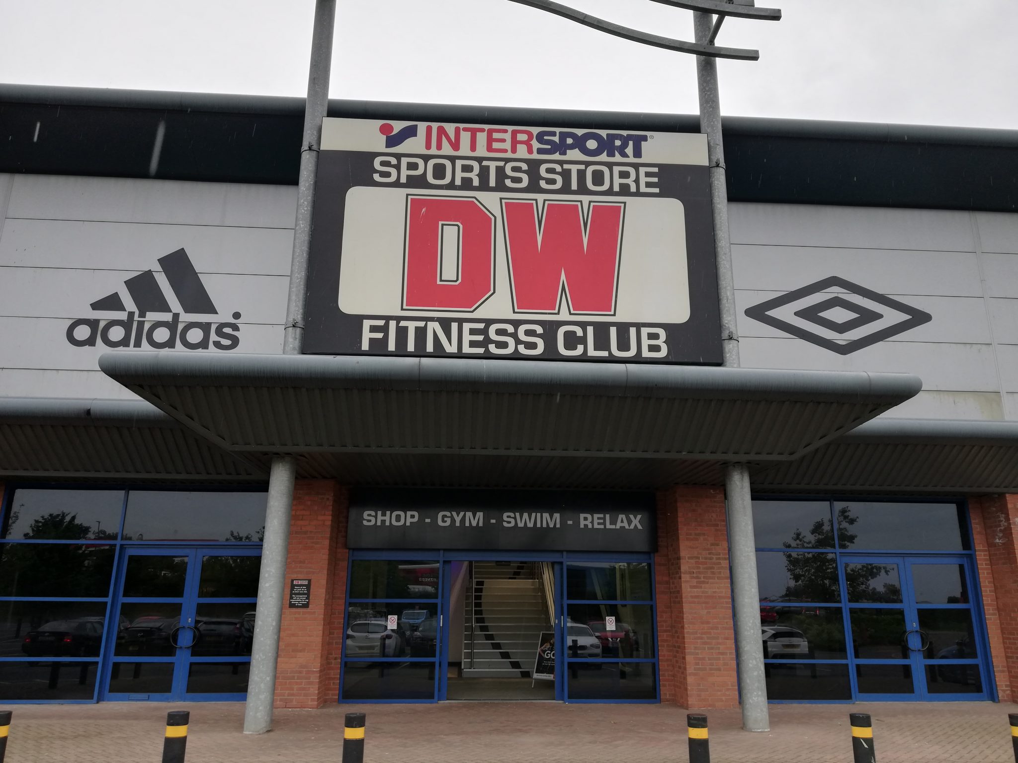 1,700 jobs at risk as DW Sports falls into administration ...