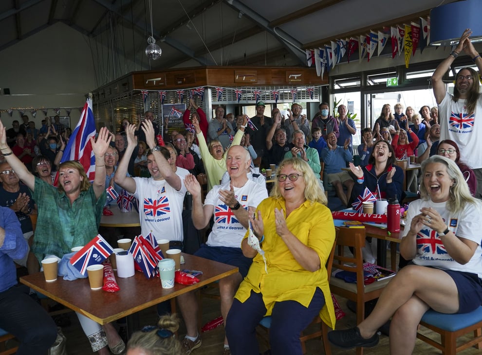 Celebrations at Hampshire sailing club as Eilidh McIntyre wins gold in Tokyo | NewsChain