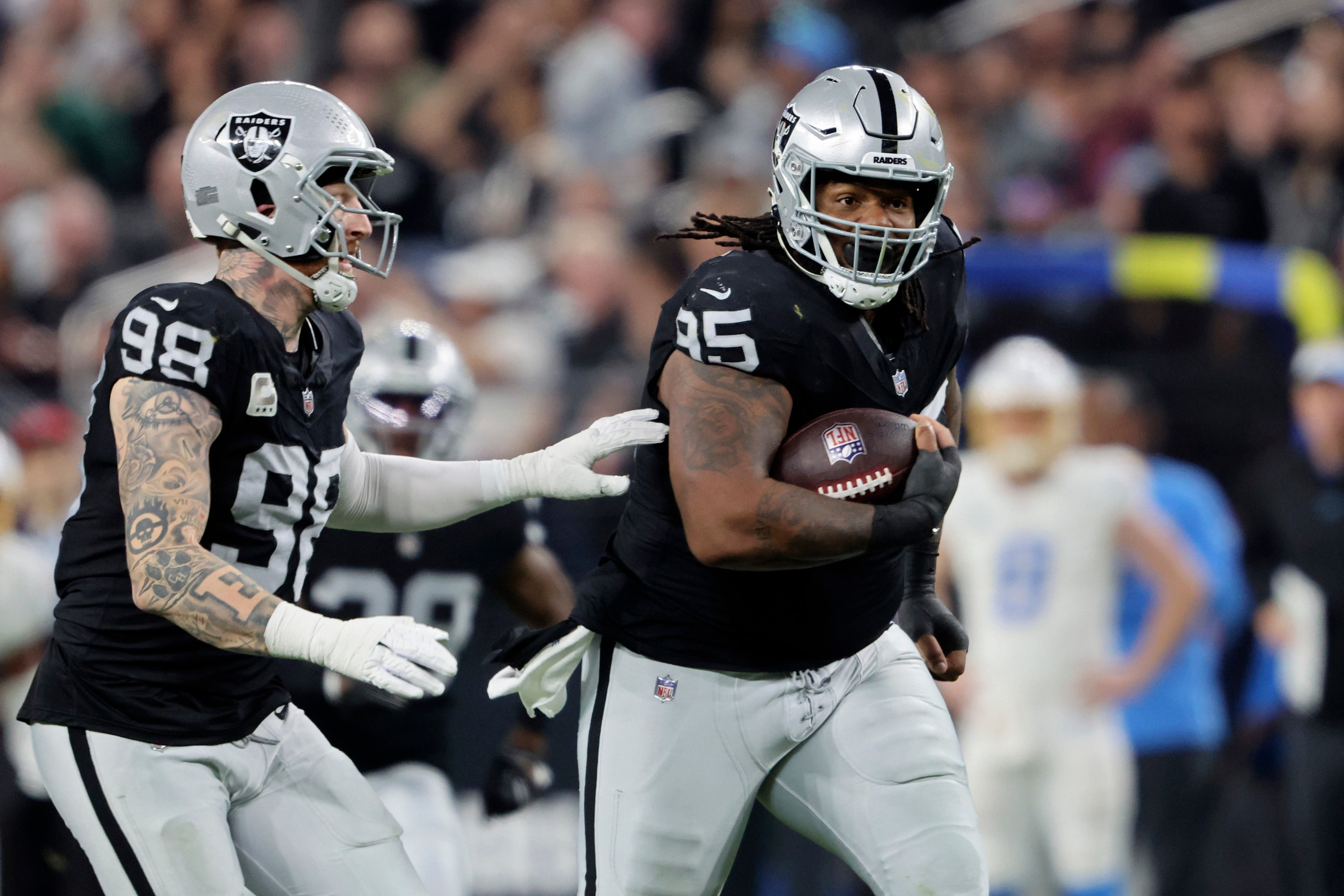 Las Vegas Raiders Score Nine Touchdowns In 63-21 Rout Of Los Angeles ...